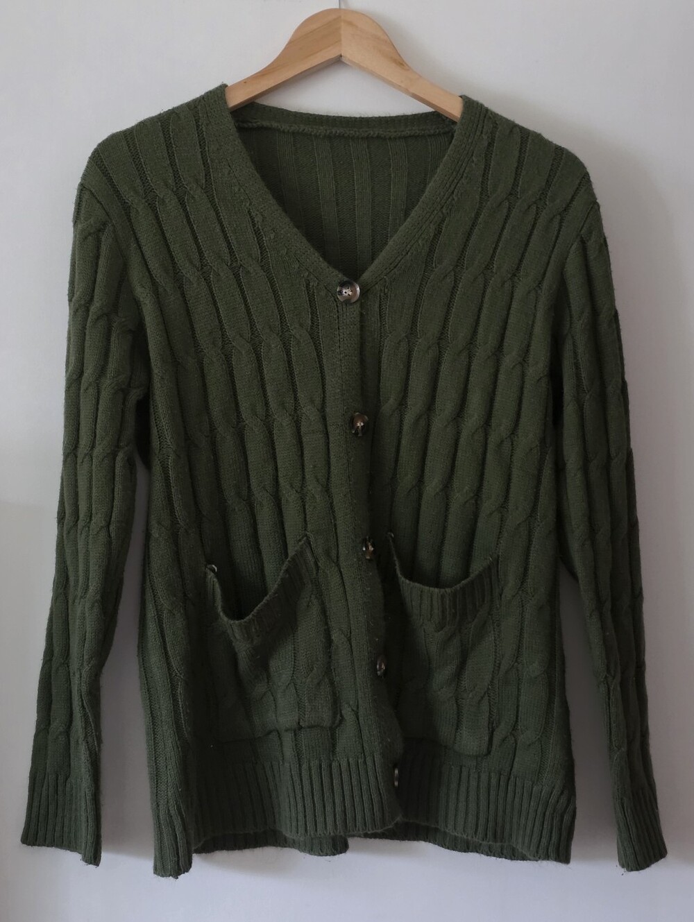 Green cardigan with pockets